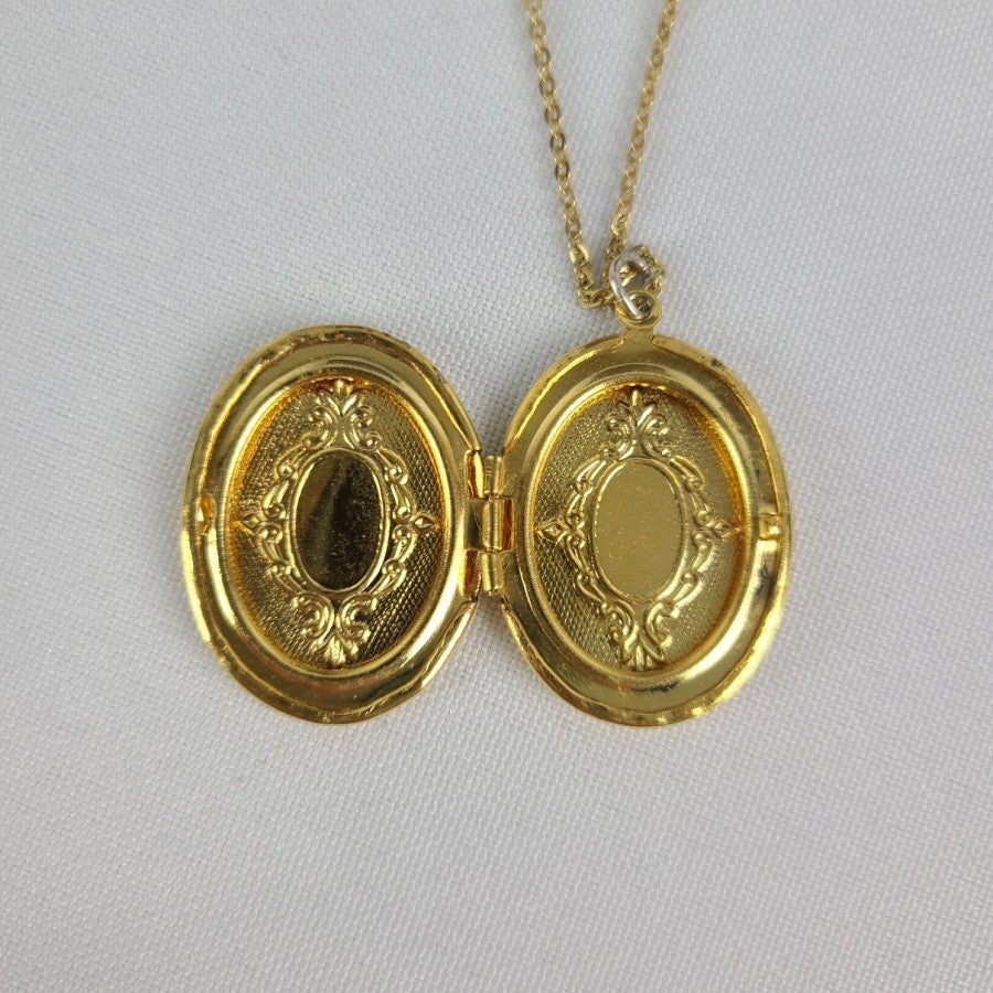 Vintage Gold Tone Etched Locket Pendant Necklace