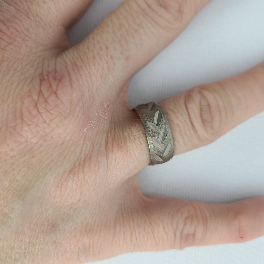 Vintage Japan Silver Tone Etched Ring Size 8