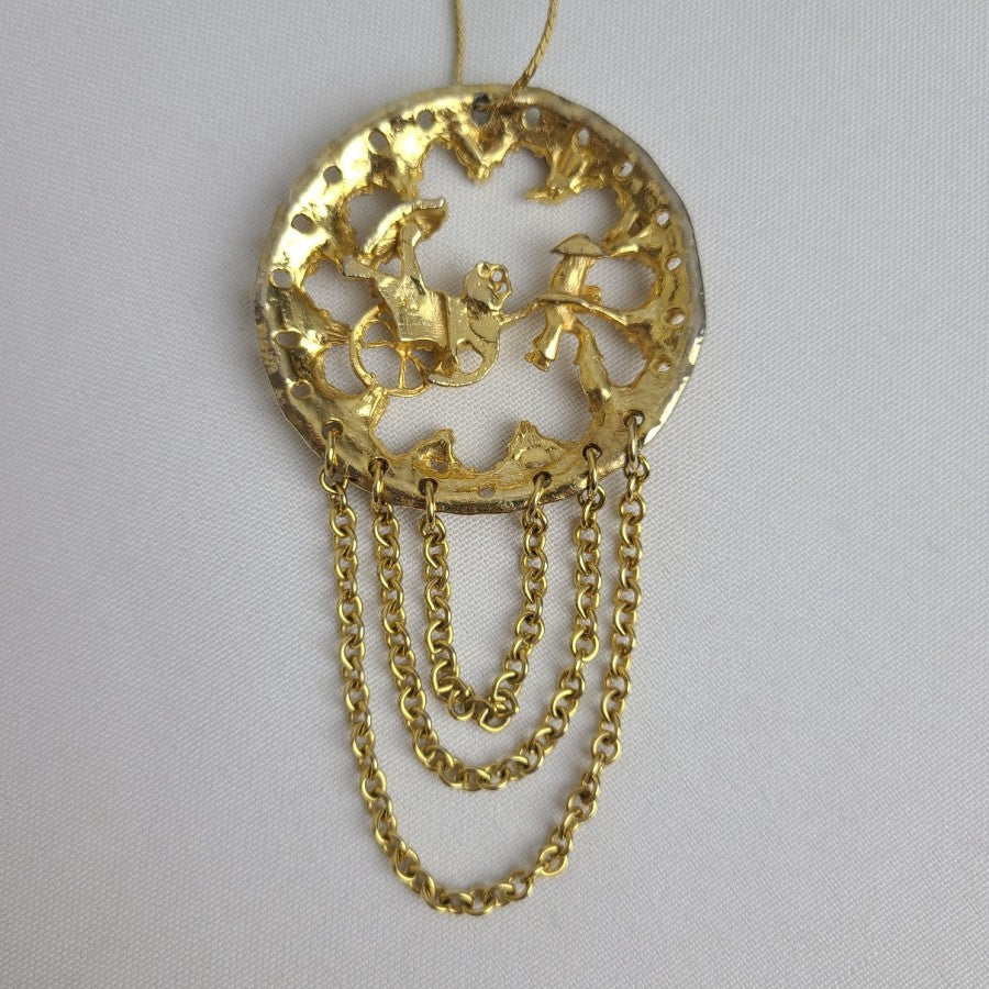 Vintage Asian Carriage Gold Pendant Necklace