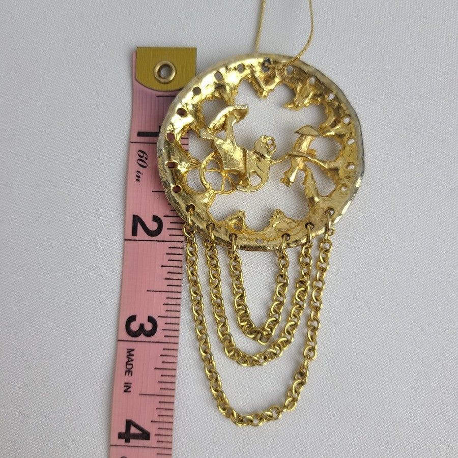 Vintage Asian Carriage Gold Pendant Necklace
