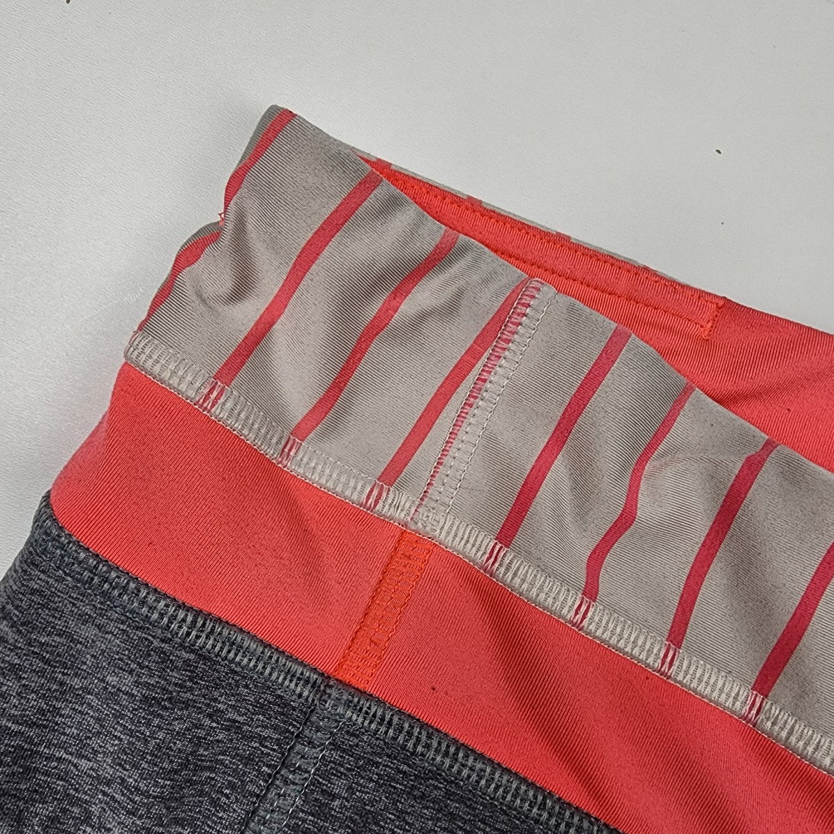 Lululemon Grey & Coral Cropped Leggings Size 4