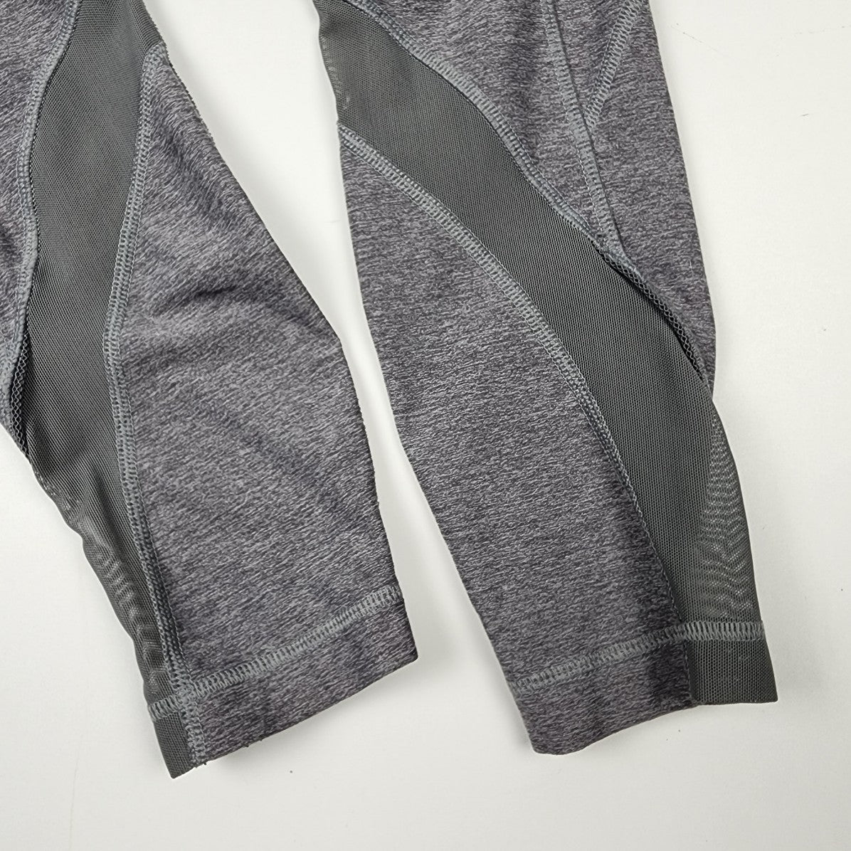 Lululemon Grey & Coral Cropped Leggings Size 4