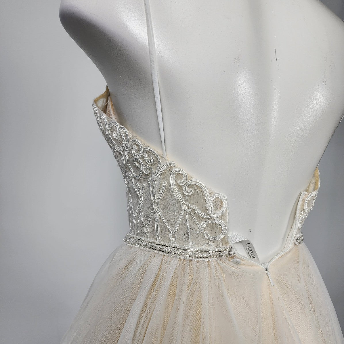 L'amour Calla Blanche LA8101 Ivory & Nude Lace Tule Wedding Gown Size 2