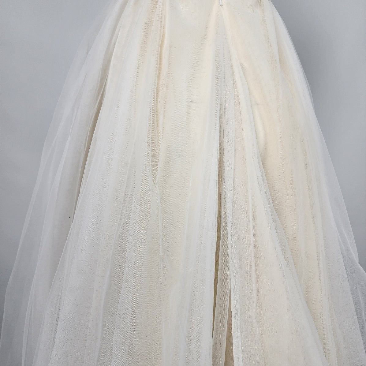 L'amour Calla Blanche LA8101 Ivory & Nude Lace Tule Wedding Gown Size 2