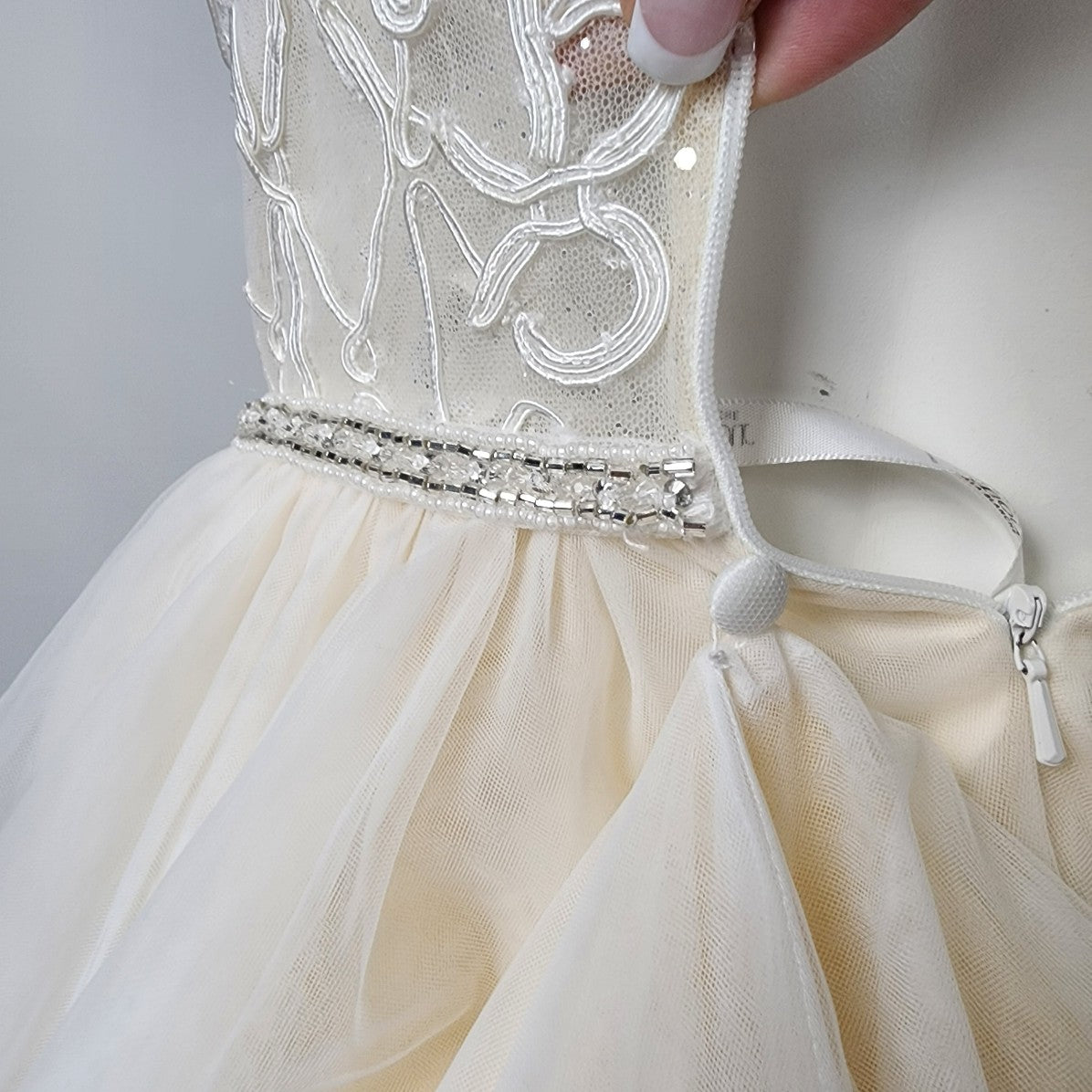 L'amour Calla Blanche LA8101 Ivory & Nude Lace Tule Wedding Gown Size 2