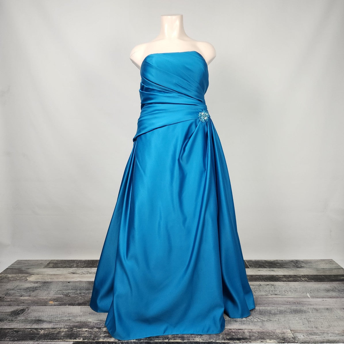 Symphony of Venus Blue Satin Crystal Detail Gown Size 1X-2X Grad Eventwear