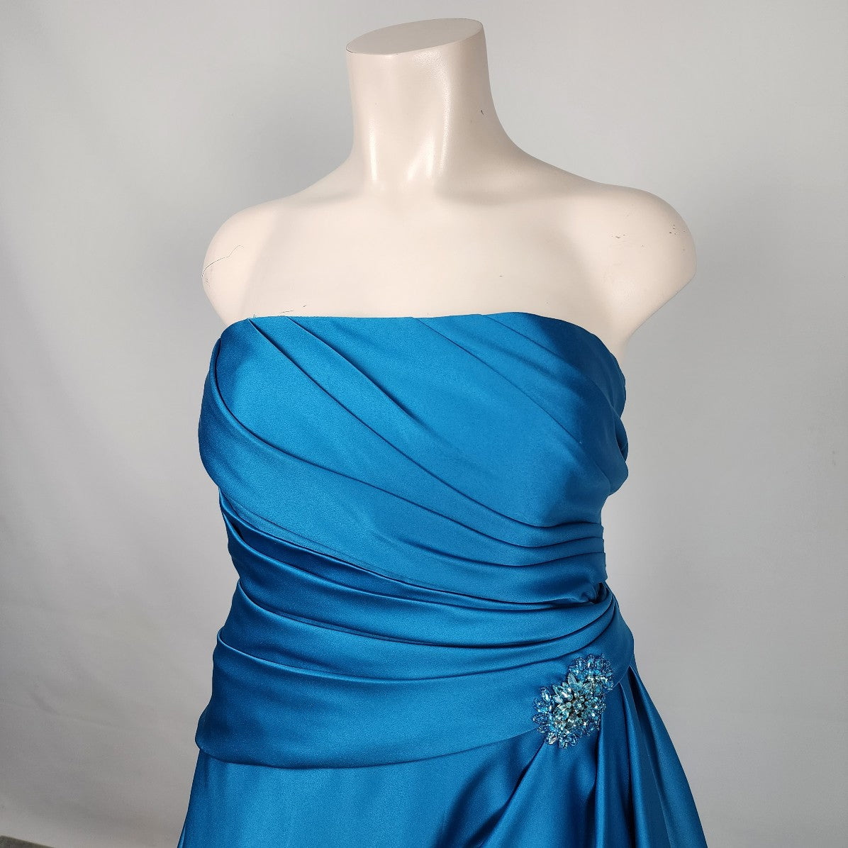 Symphony of Venus Blue Satin Crystal Detail Gown Size 1X-2X Grad Eventwear