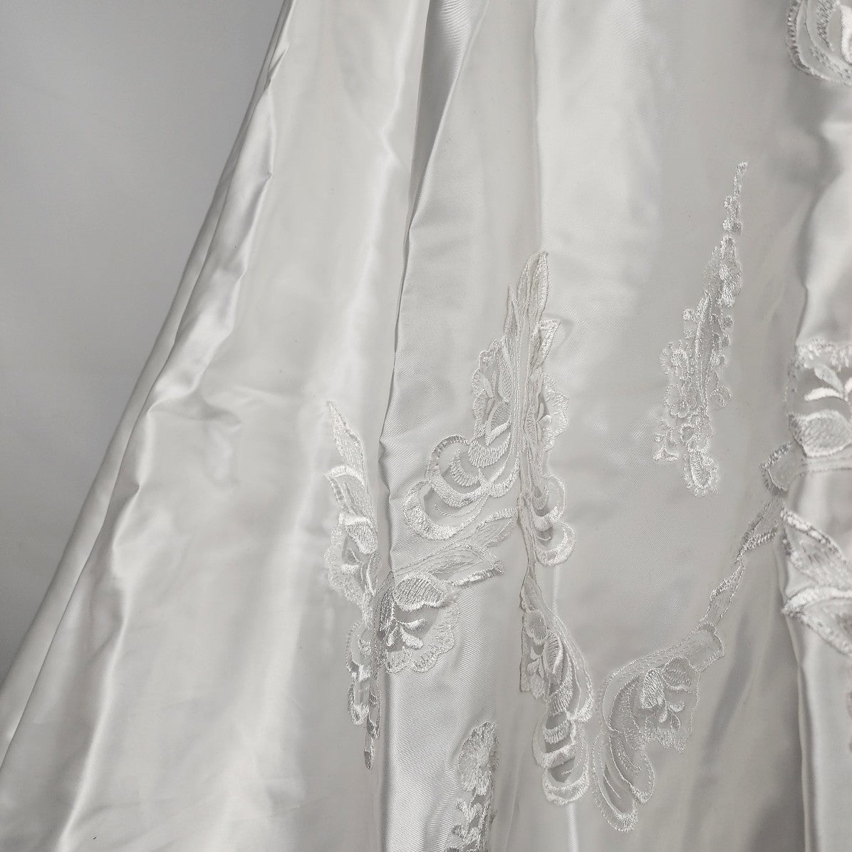 Party Time Fashions 80s Wedding Ruffle Satin Gown Size S