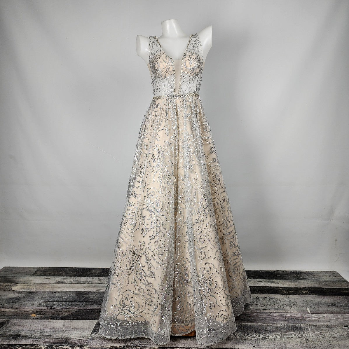 Monsini Silver Sequined & Nude Grad Wedding Gown Size 0