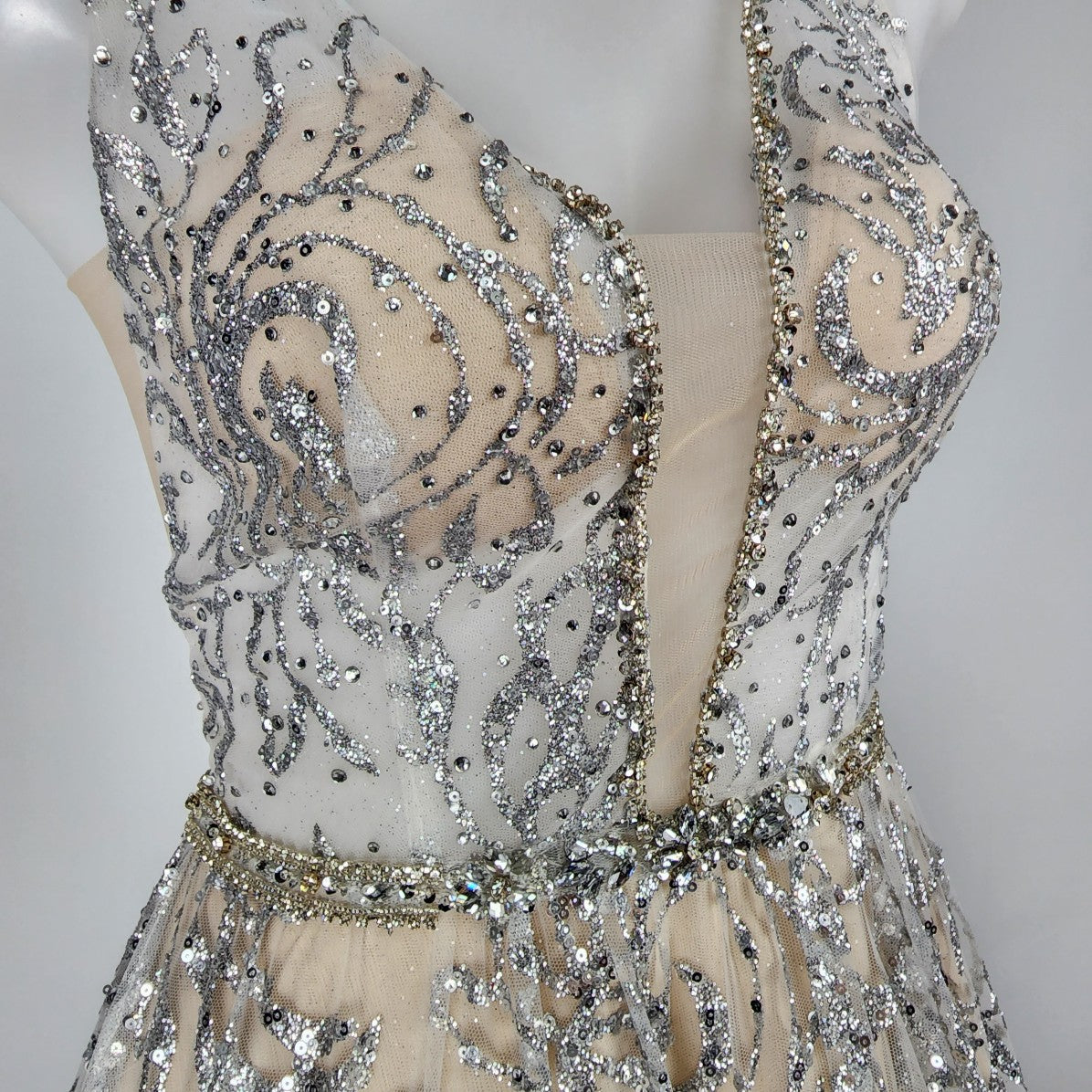 Monsini Silver Sequined & Nude Grad Wedding Gown Size 0