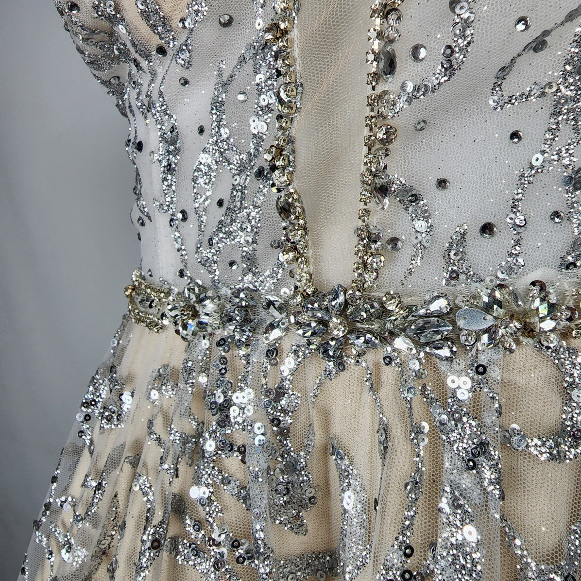Monsini Silver Sequined & Nude Grad Wedding Gown Size 0