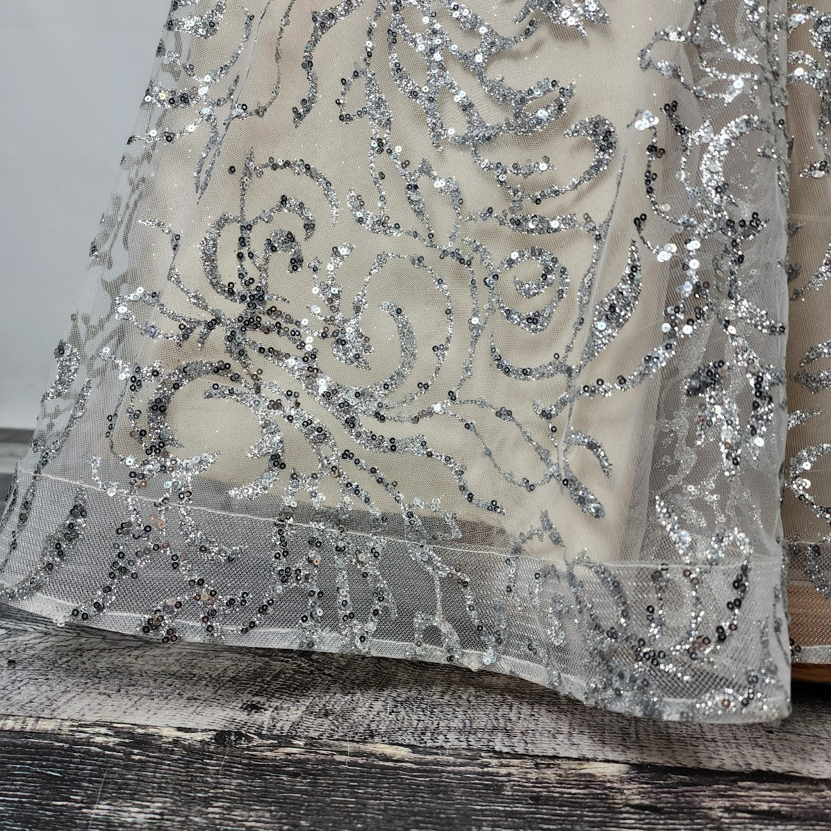 Monsini Silver Sequined & Nude Grad Wedding Gown Size 0