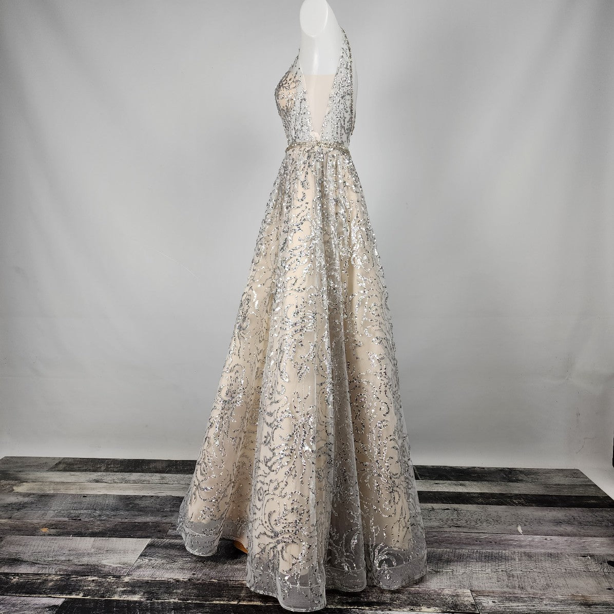 Monsini Silver Sequined & Nude Grad Wedding Gown Size 0