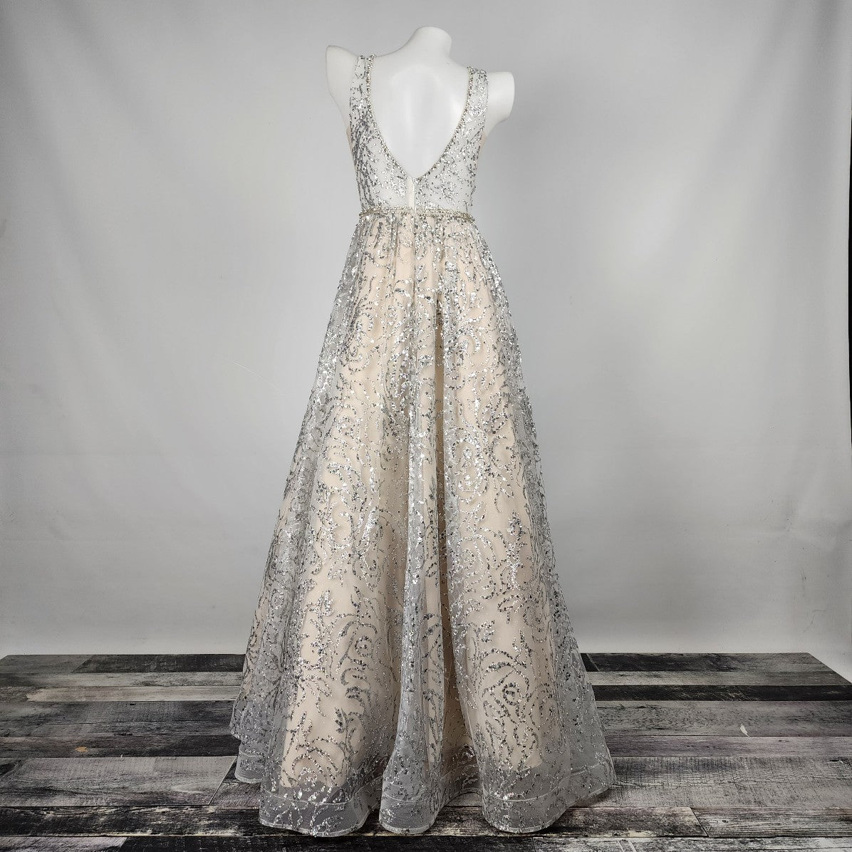Monsini Silver Sequined & Nude Grad Wedding Gown Size 0