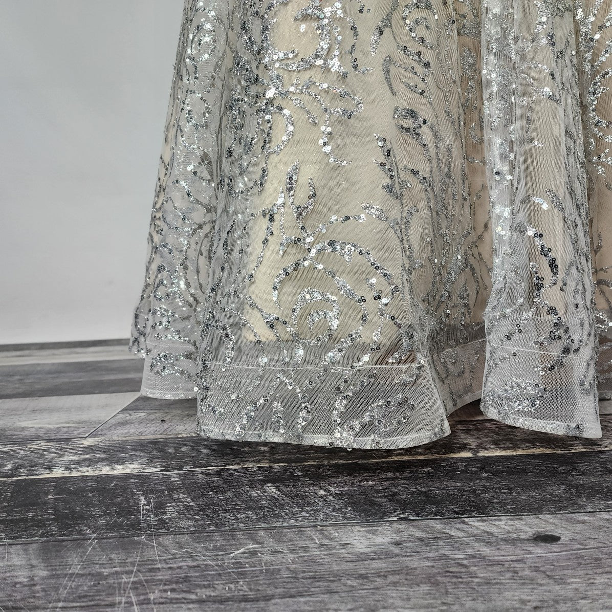 Monsini Silver Sequined & Nude Grad Wedding Gown Size 0