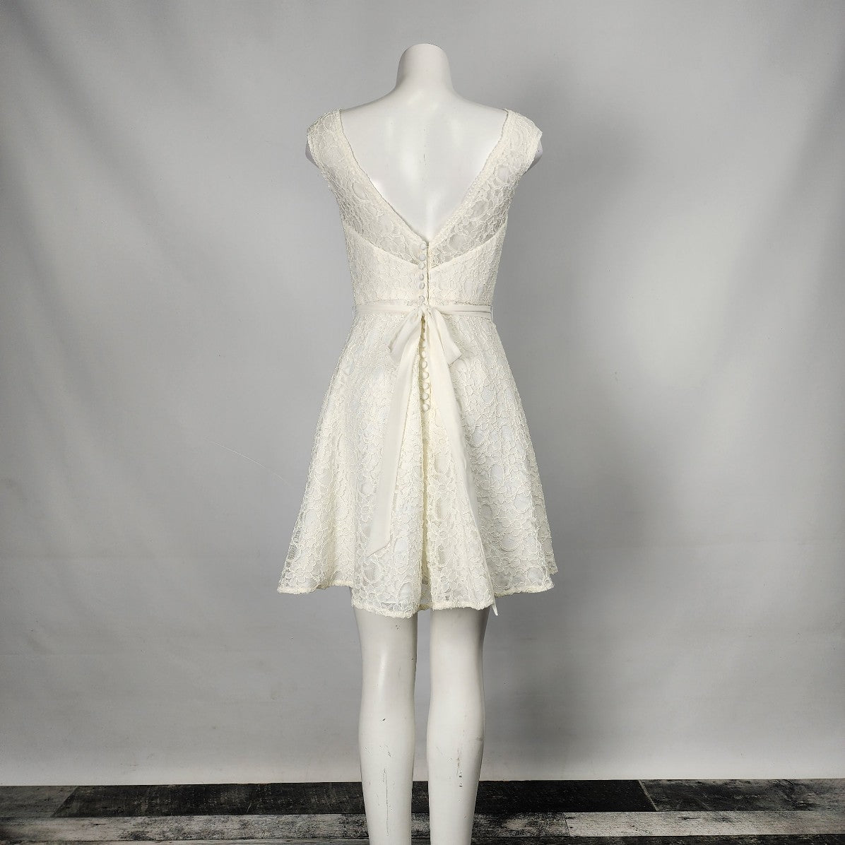 Mori Lee White Lace Fit & Flare Shorty Wedding Gown Size S/M