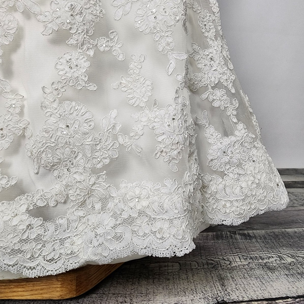 Maggie Sottero White Lace Mermaid Wedding Gown Size S/M
