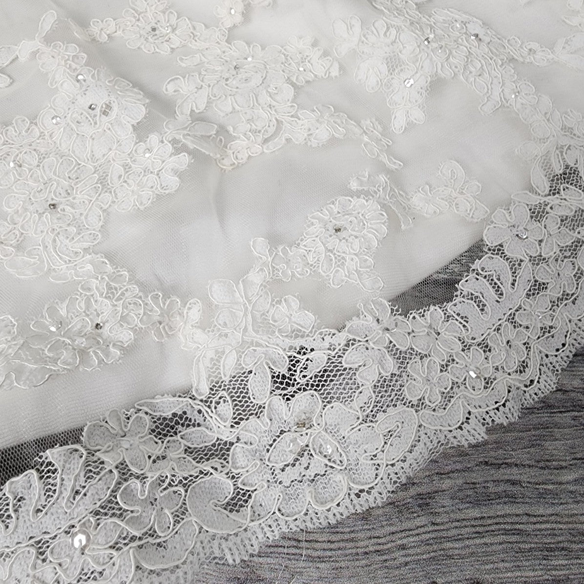 Maggie Sottero White Lace Mermaid Wedding Gown Size S/M