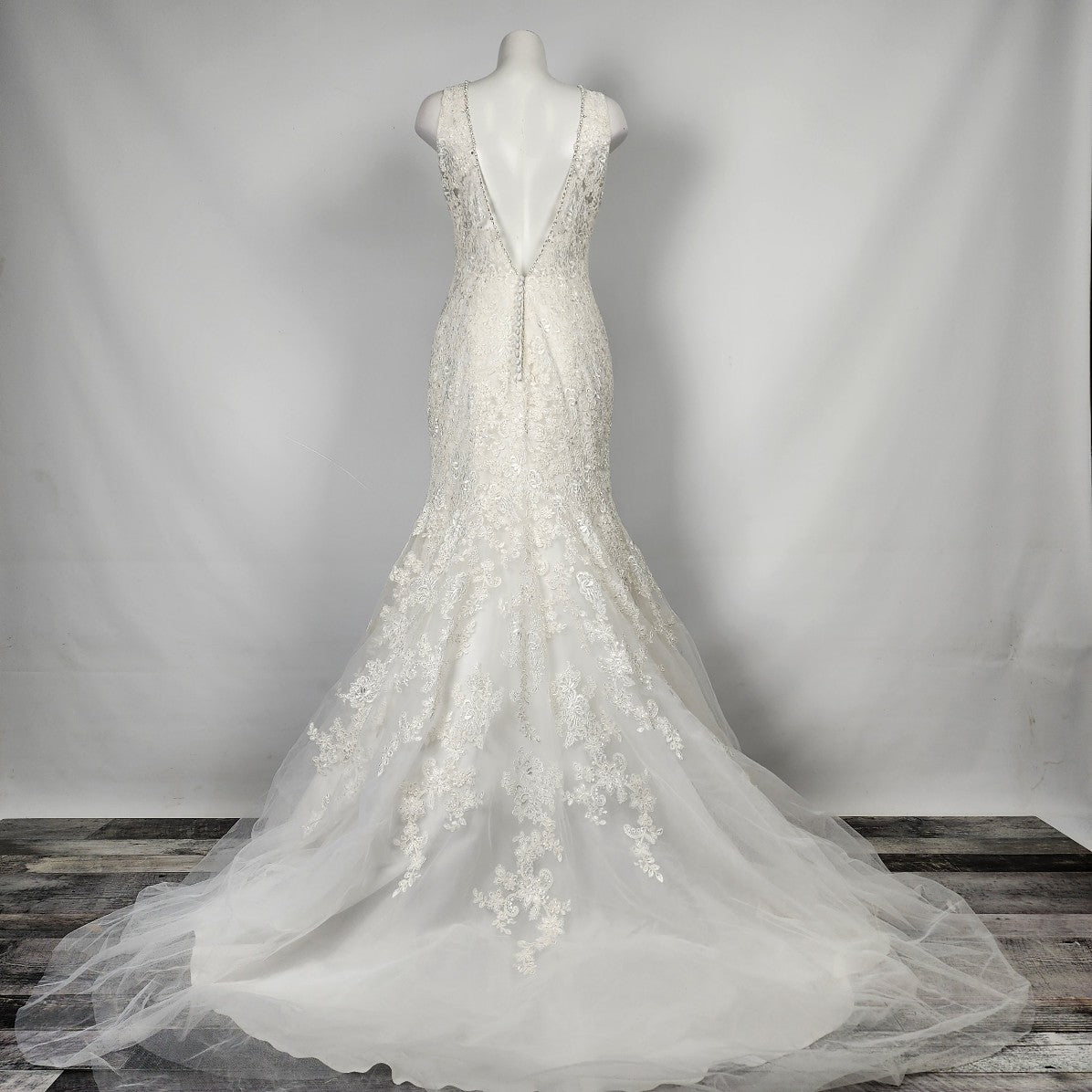 Allure Romance Ivory Wedding Gown 2807 Mermaid Lace Size M