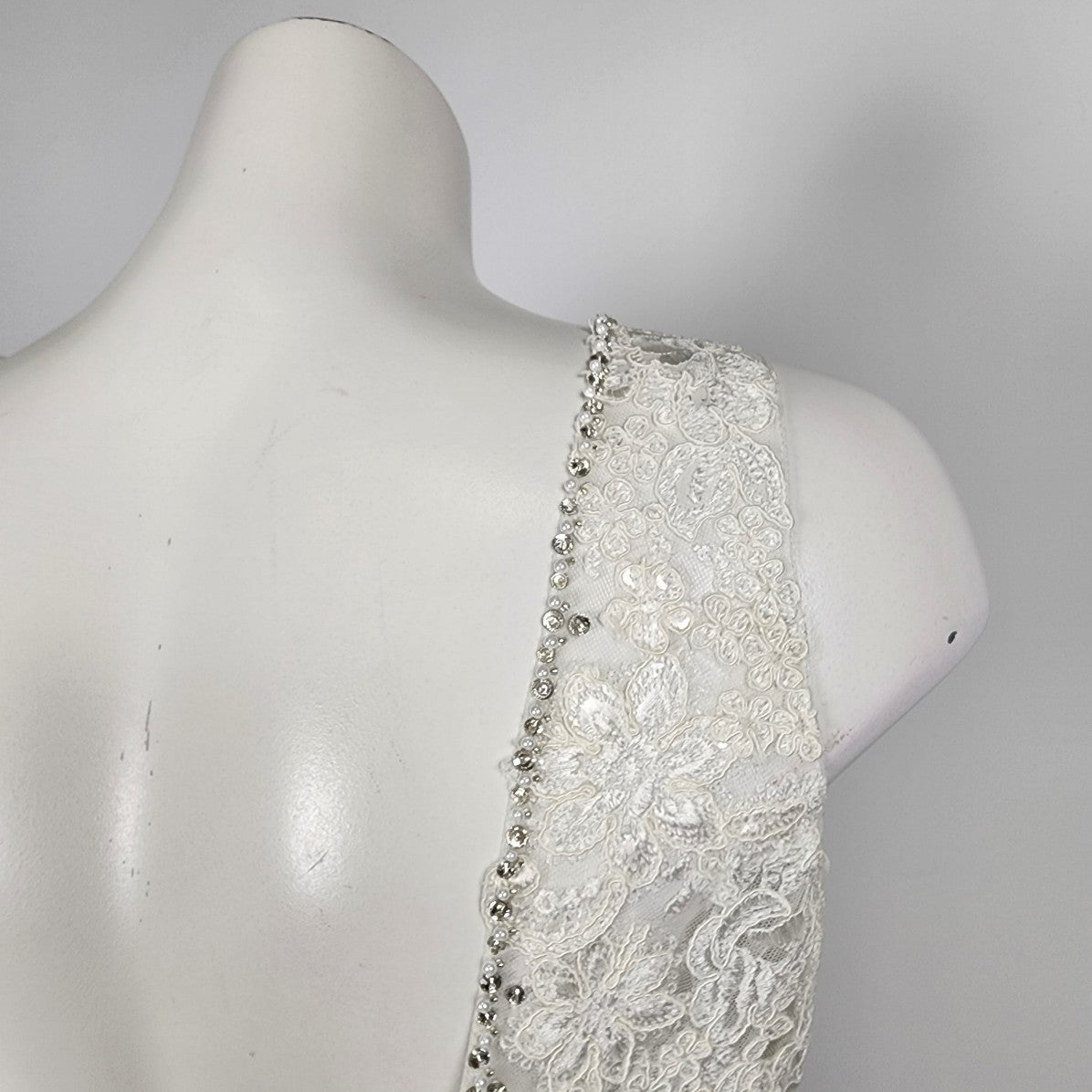 Allure Romance Ivory Wedding Gown 2807 Mermaid Lace Size M