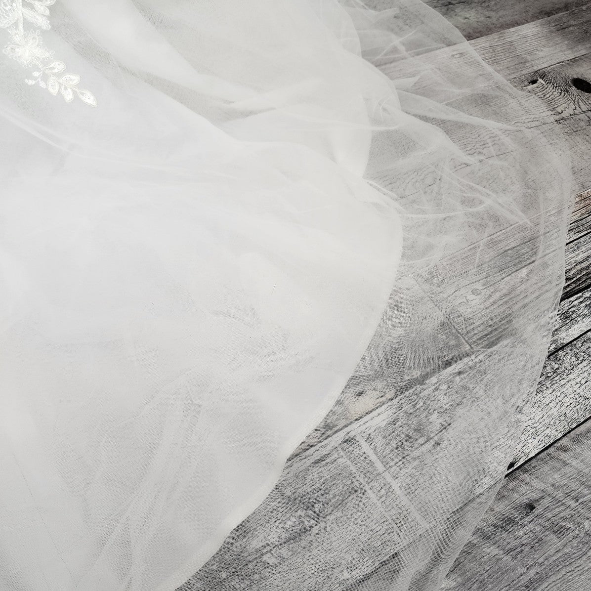 Allure Romance Ivory Wedding Gown 2807 Mermaid Lace Size M