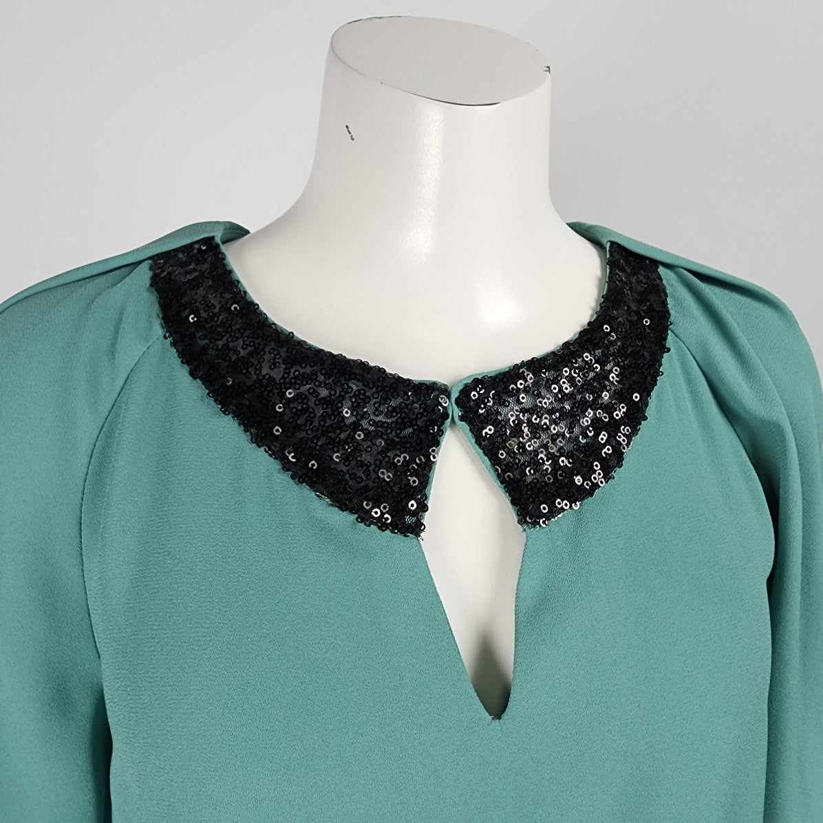 Rachel Roy Green & Black Sequined Blouse Size S Flutter Sleeve