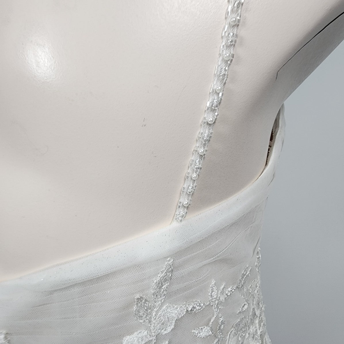 Rebecca Ingram White Lace Beaded Bodice Tulle Wedding Gown Size 18