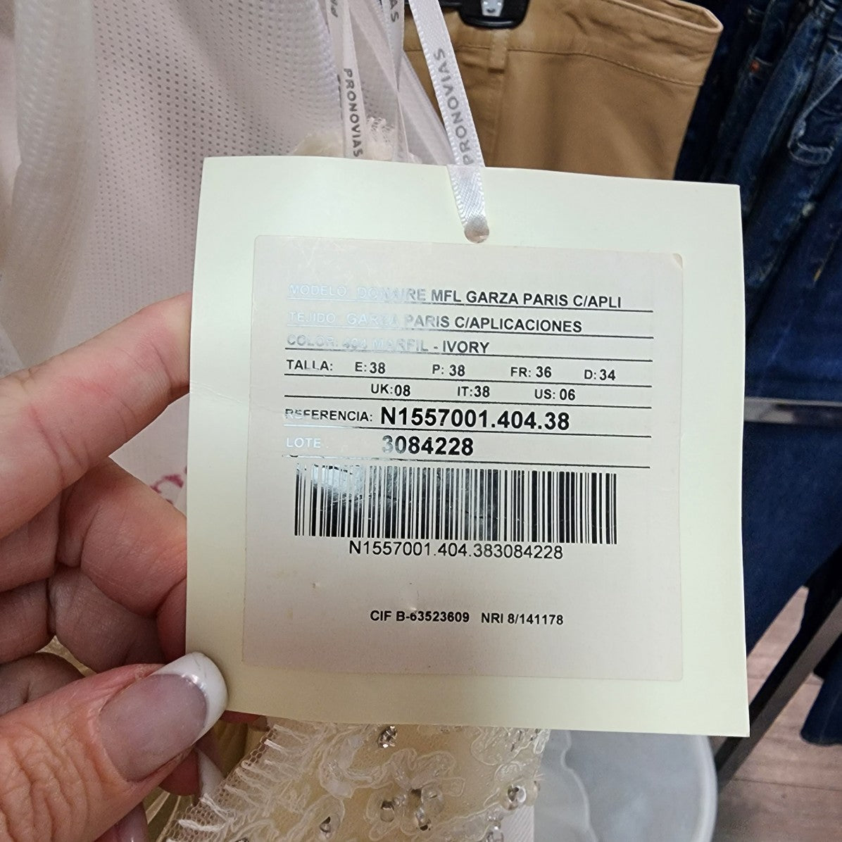 Pronovias Ivory Beaded Ruffle Sequined Wedding Gown Size S
