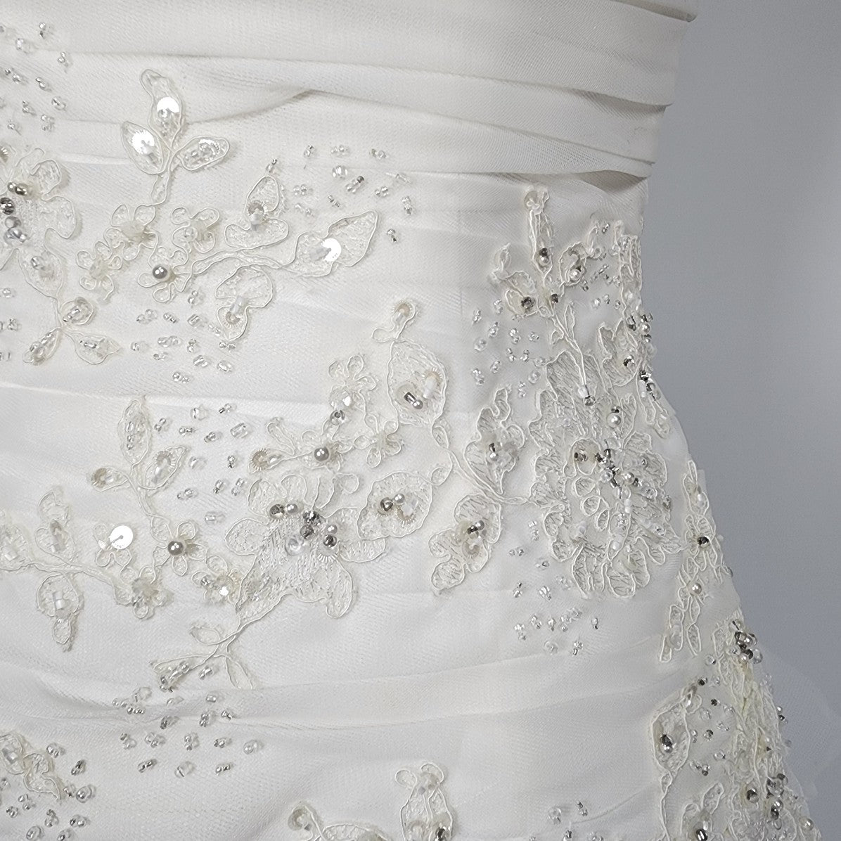 Pronovias Ivory Beaded Ruffle Sequined Wedding Gown Size S