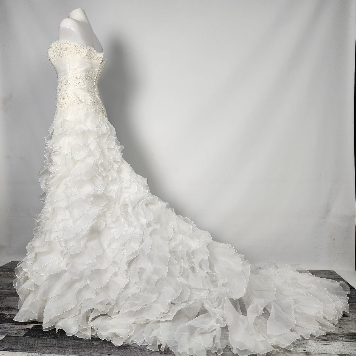 Pronovias Ivory Beaded Ruffle Sequined Wedding Gown Size S