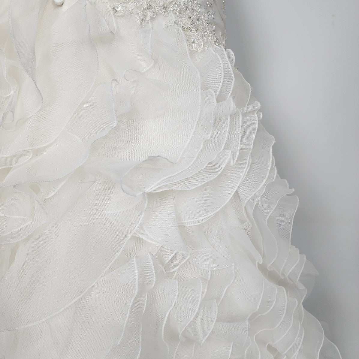 Pronovias Ivory Beaded Ruffle Sequined Wedding Gown Size S