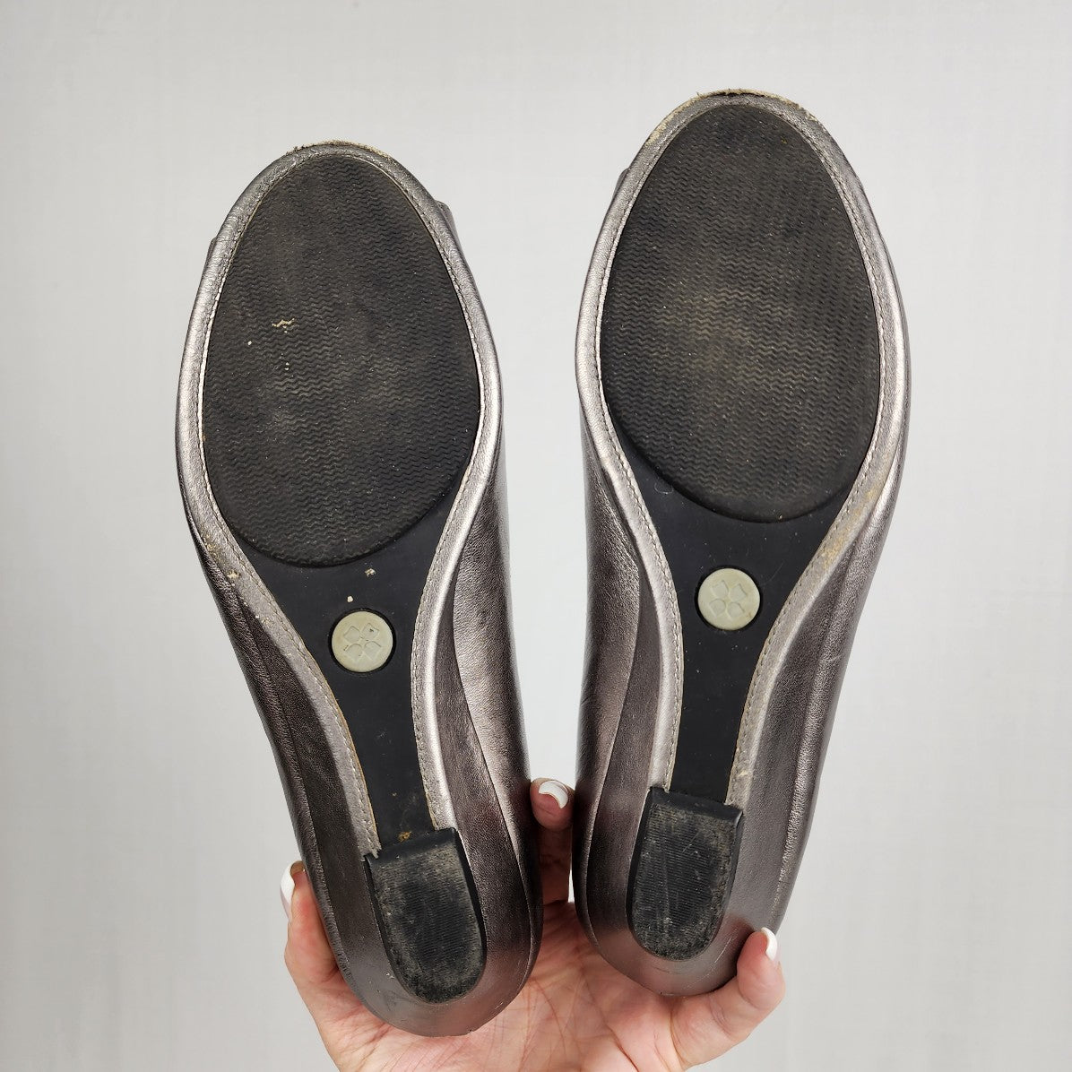 Naturalizer Silver Leather Flower Detail Low Heel Peep Toe Shoes Size 9