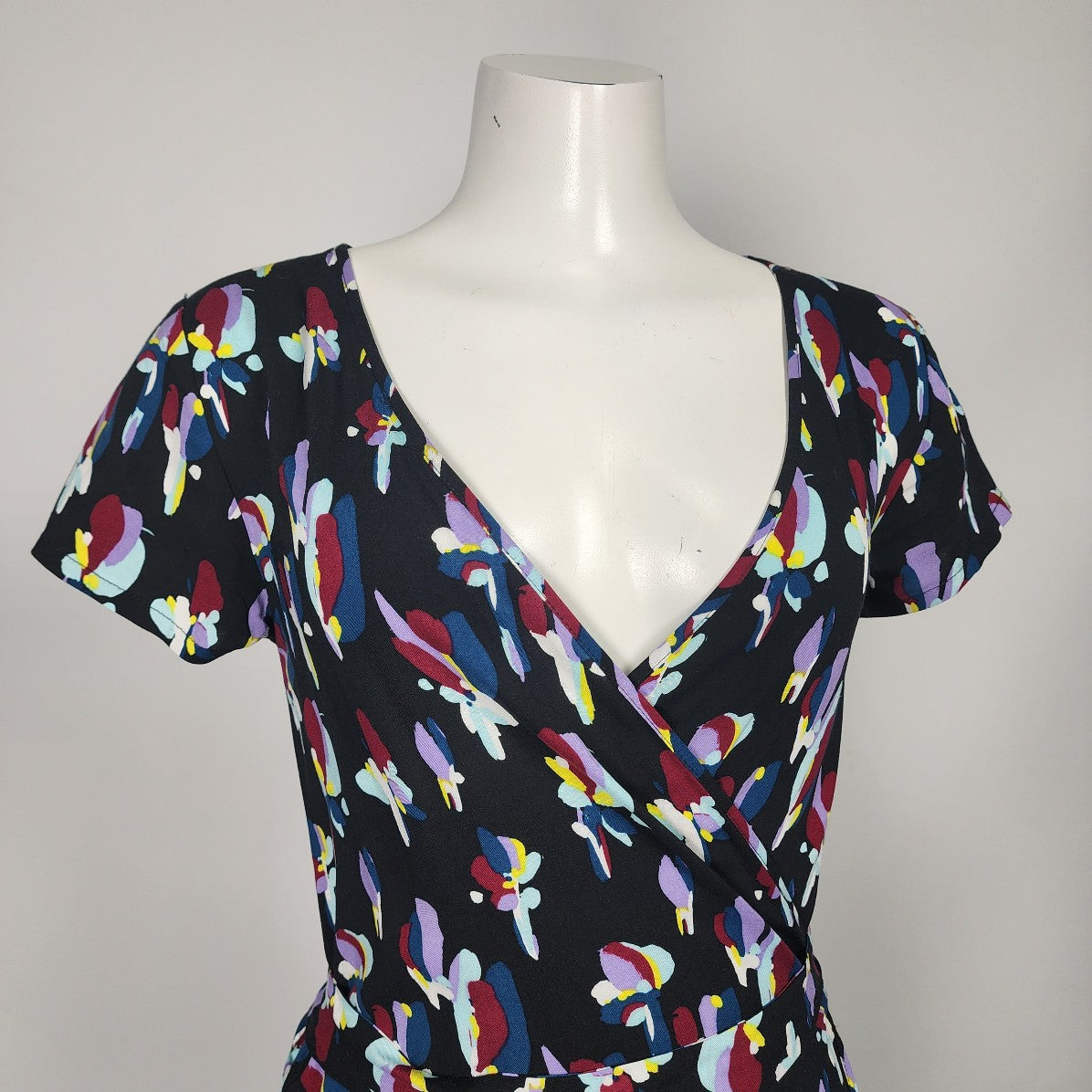 Ripp Zone Floral Wrap Dress Size S