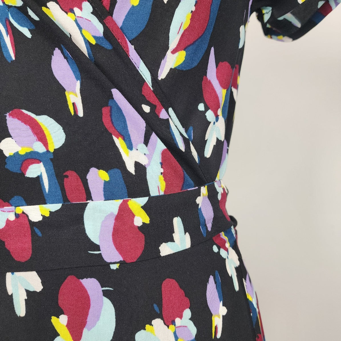 Ripp Zone Floral Wrap Dress Size S