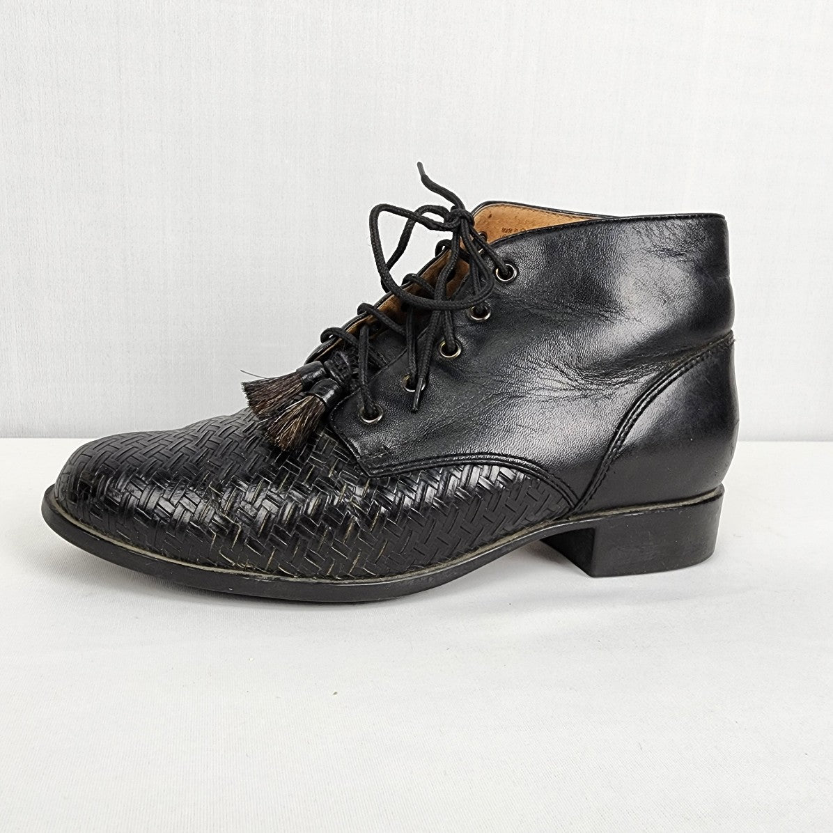 Ariat Black Leather Lace Up Boots Size 7.5