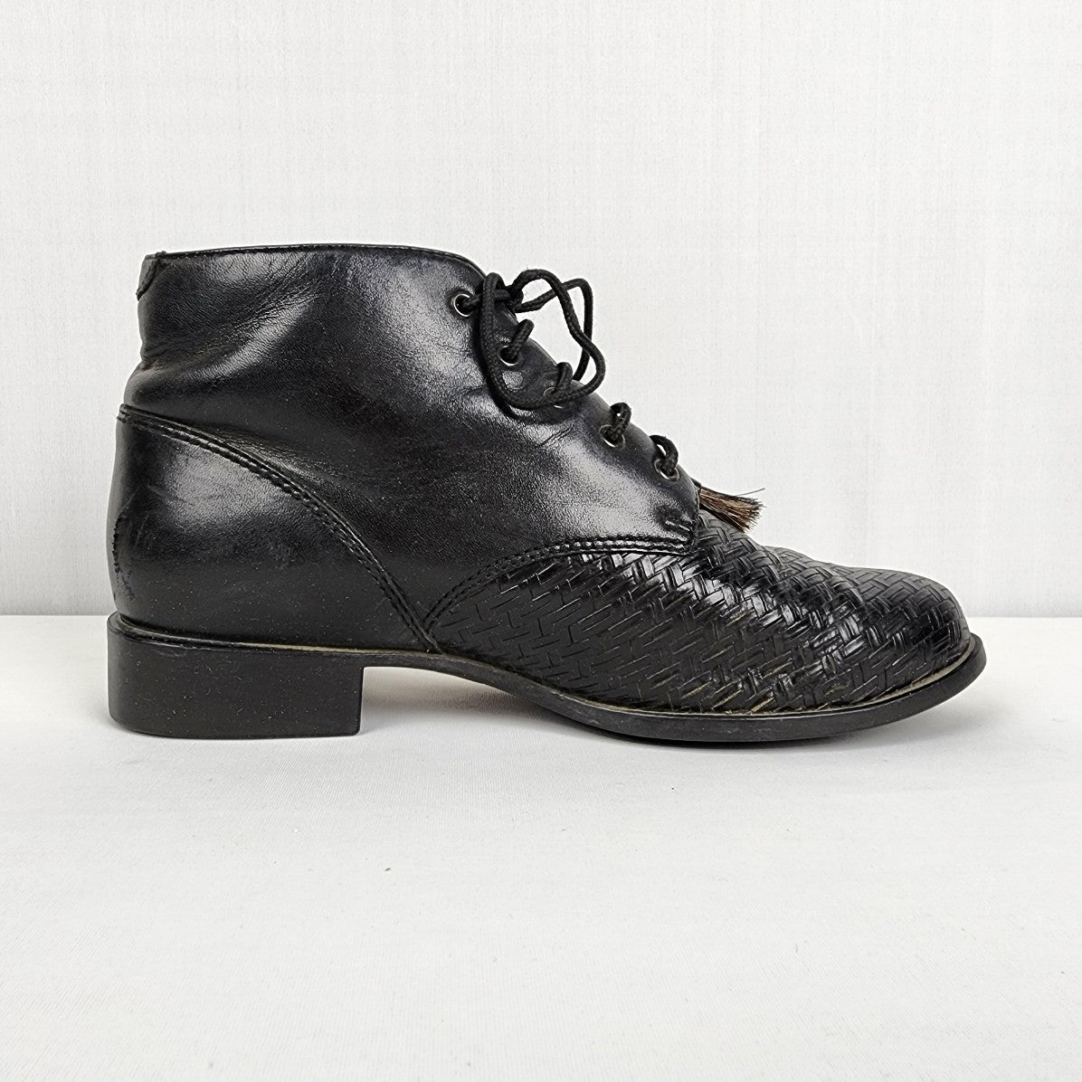 Ariat Black Leather Lace Up Boots Size 7.5