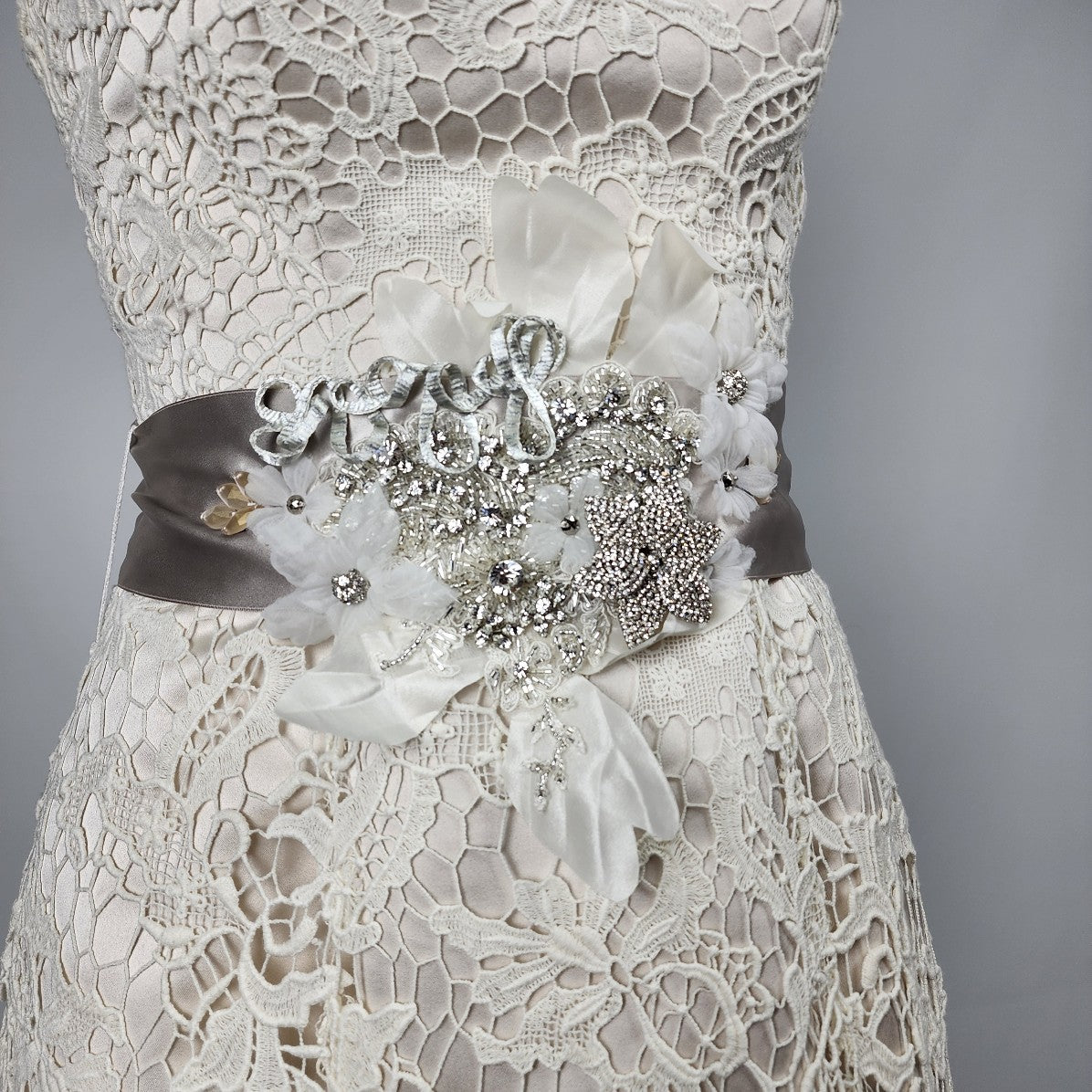 Justin Alexander Vintage Inspired Crochet Wedding Gown Dress Size 4
