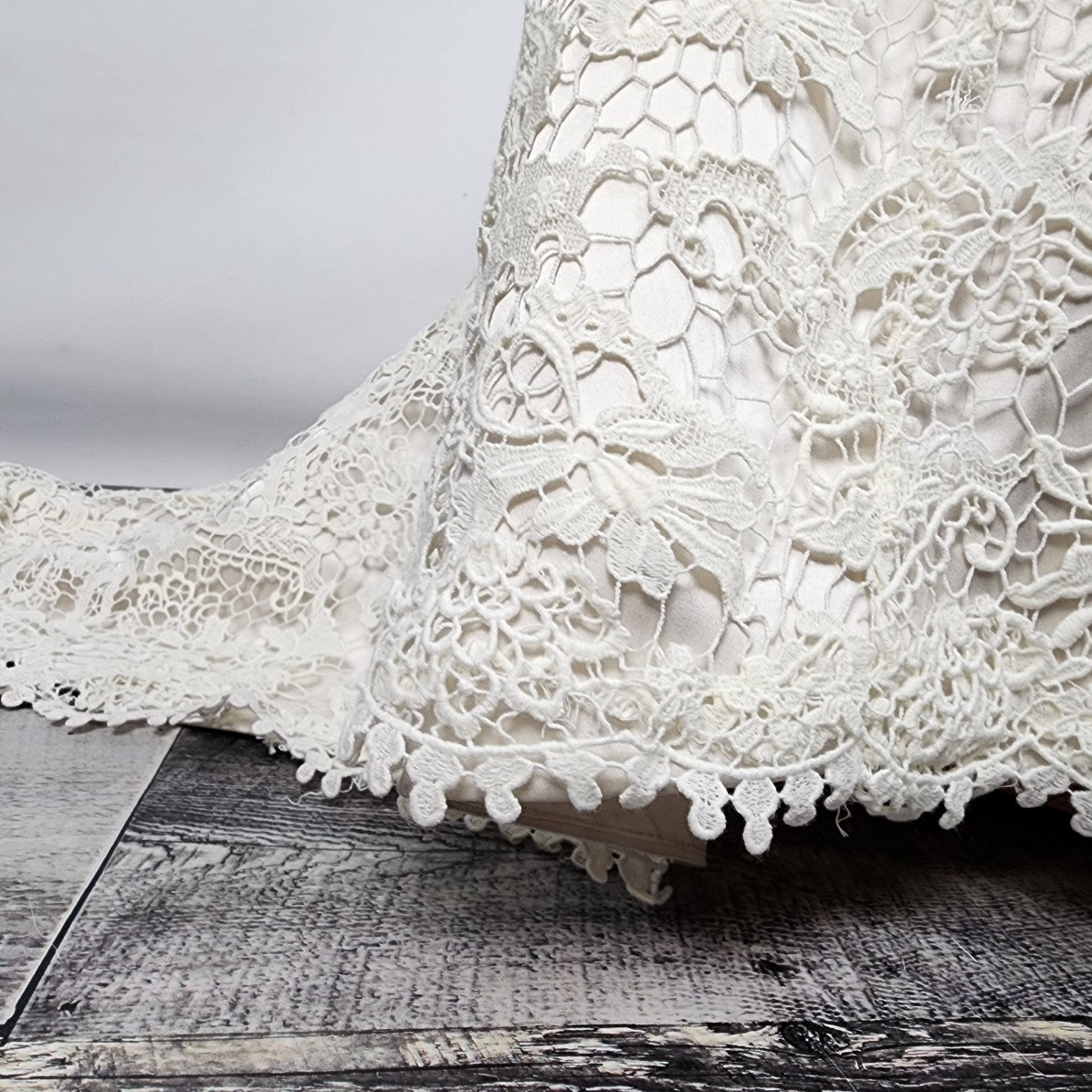 Justin Alexander Vintage Inspired Crochet Wedding Gown Dress Size 4
