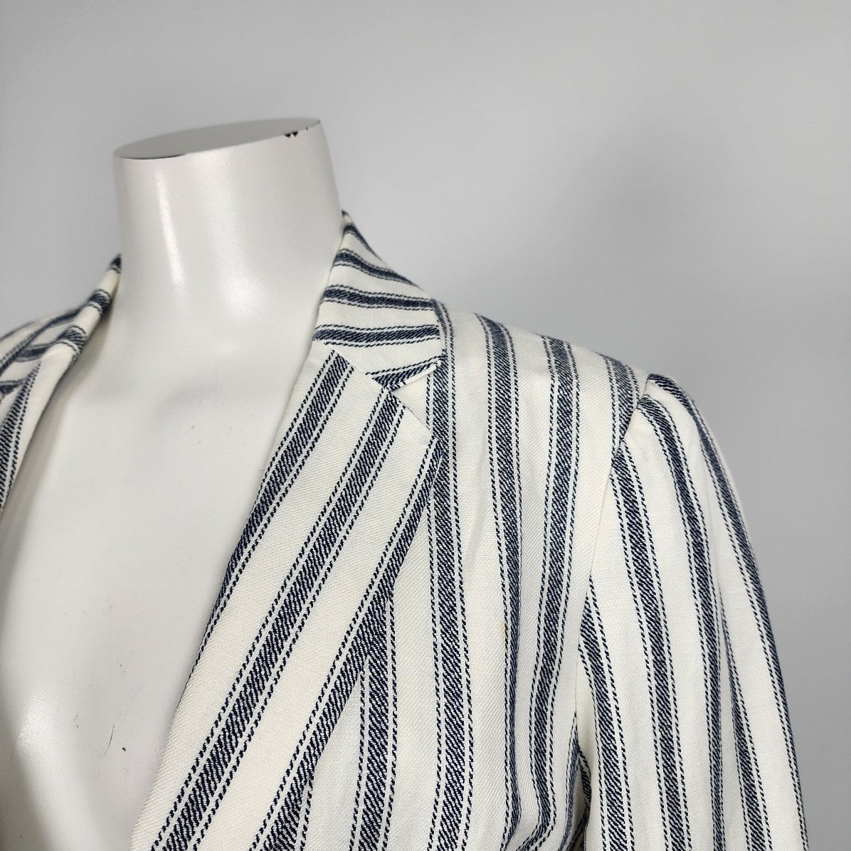 Emma & Olivia White Stripped Linen Blazer Size M