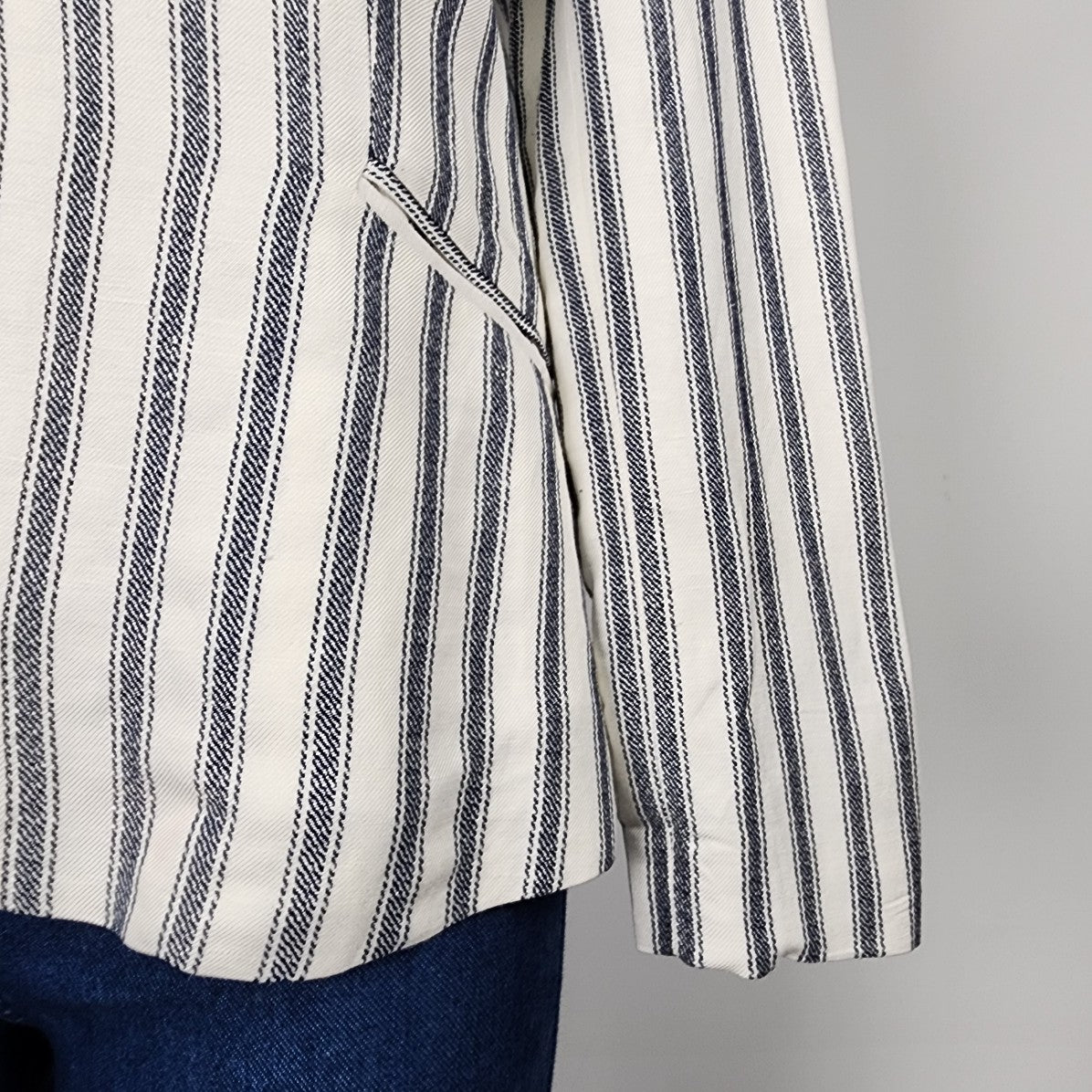 Emma & Olivia White Stripped Linen Blazer Size M