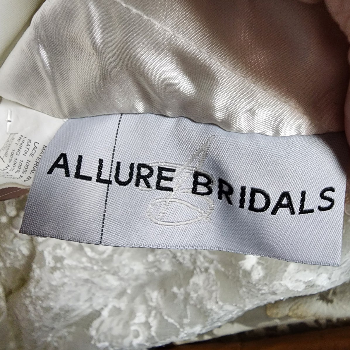 Allure Bridals White Lace Mermaid Wedding Gown Size 10