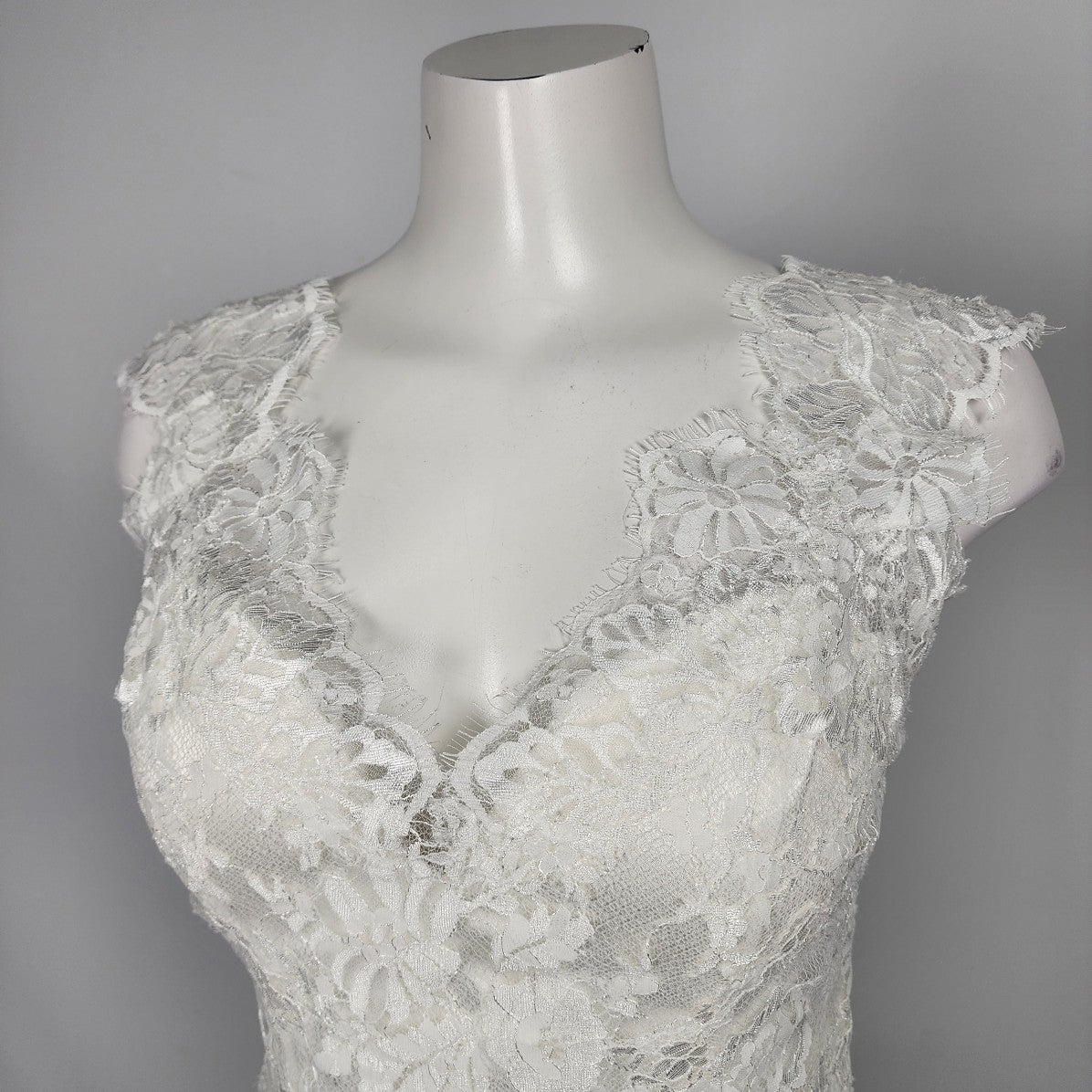 Allure Bridals White Lace Mermaid Wedding Gown Size 10