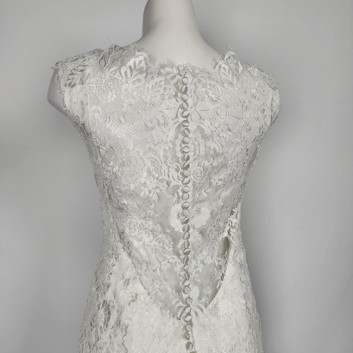 Allure Bridals White Lace Mermaid Wedding Gown Size 10