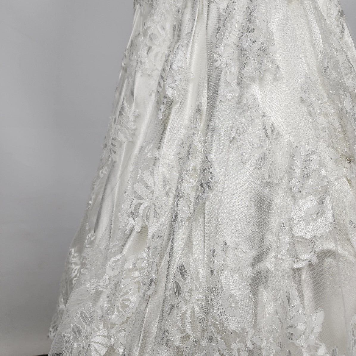 Allure Bridals White Lace Mermaid Wedding Gown Size 10