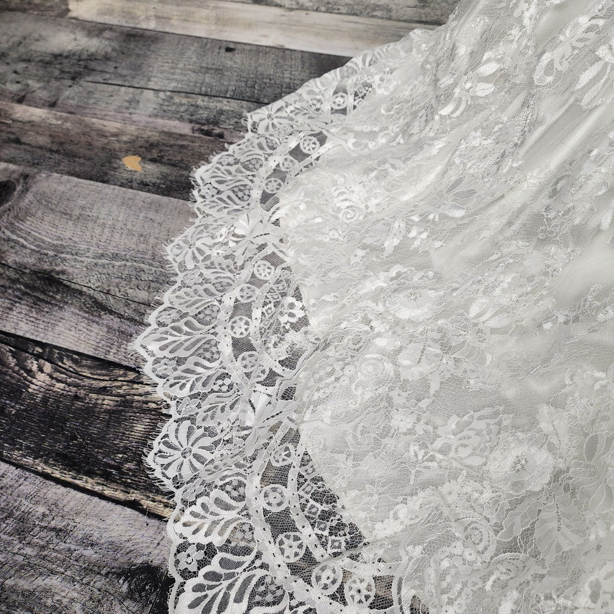 Allure Bridals White Lace Mermaid Wedding Gown Size 10