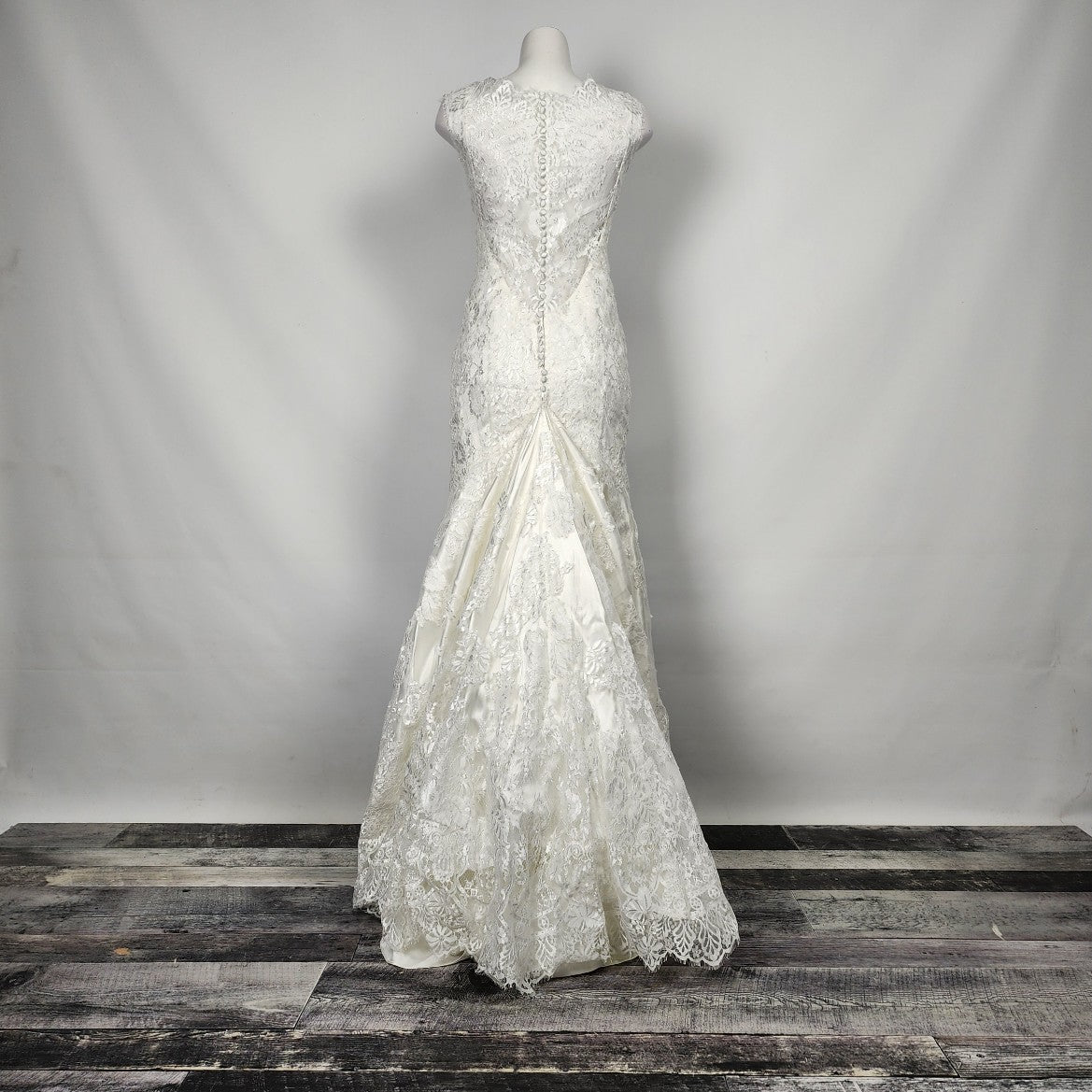 Allure Bridals White Lace Mermaid Wedding Gown Size 10
