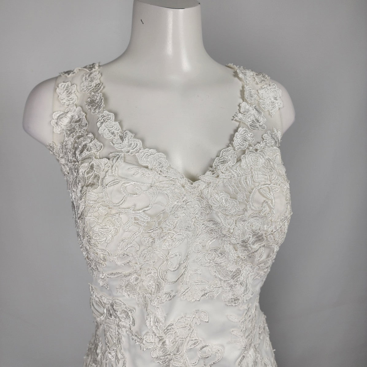 White Flower Lace Mermaid Wedding Gown Size L