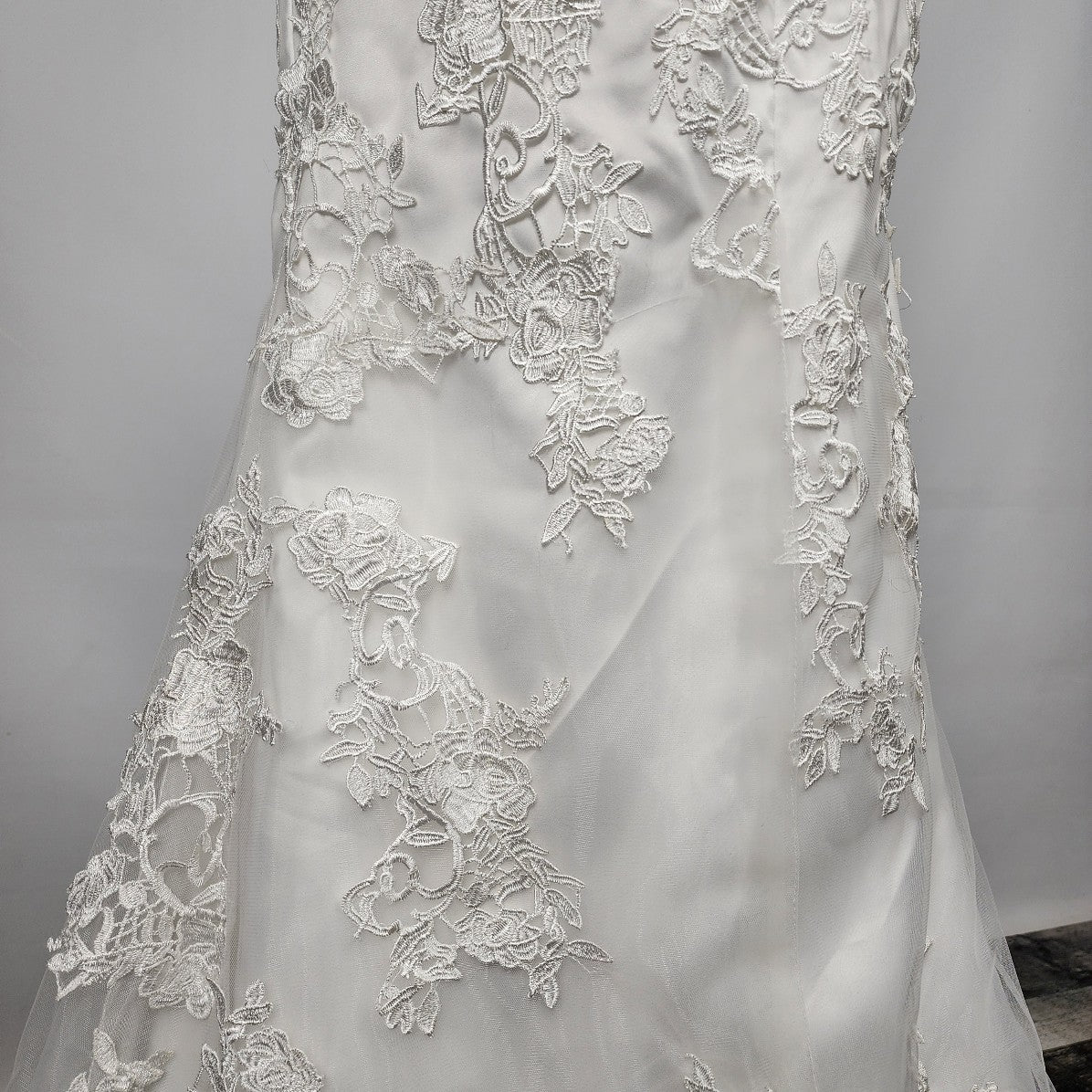 White Flower Lace Mermaid Wedding Gown Size L