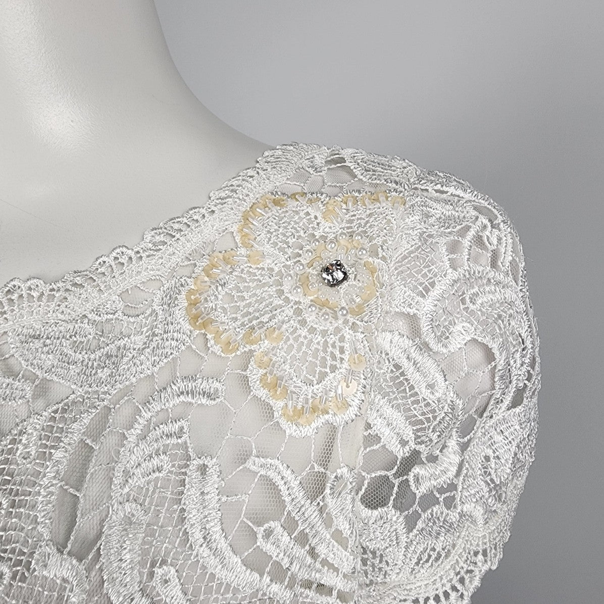 Jadore Evening White Flower Lace Beaded Wedding Gown Size S/M