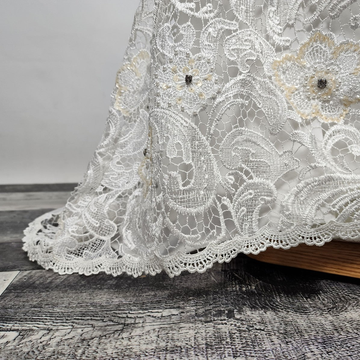 Jadore Evening White Flower Lace Beaded Wedding Gown Size S/M